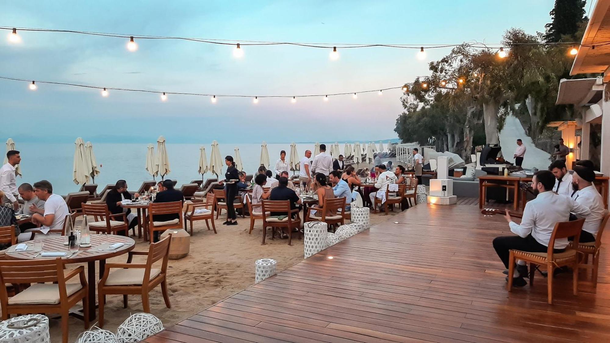 Angsana Corfu Resort & Spa Benitses  Buitenkant foto Beach Club at the Four Seasons Resort